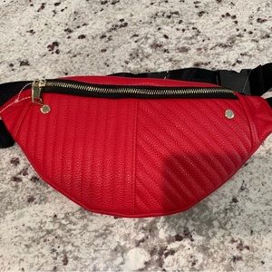 Steve Madden Red Bfrannie Fanny Pack Belt NWT Gold Hardware‎